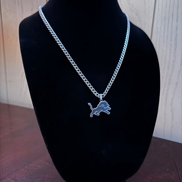 Silver Detroit Lions 5mm Cuban Chain Necklace - 22 Chain - Football Fans - Gift - Picture 2 of 2